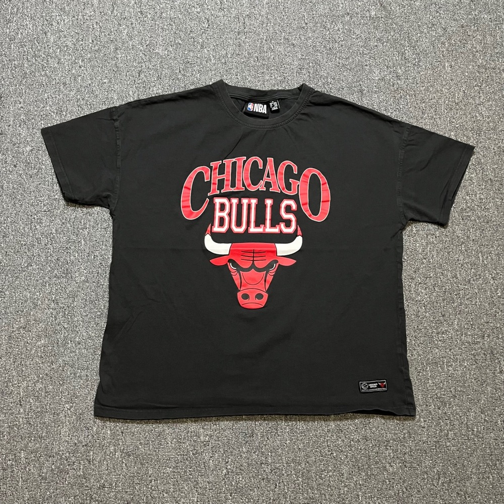 NBA Chicago Bulls T Shirt Size M 8/10 Dark Gray Graphic Eastern Conference Kids